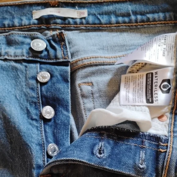 Levi's  Premium Wedgie Style Size 28 Jeans. Can Be Unisex ? Supercute Style/ Fit - Picture 6 of 13